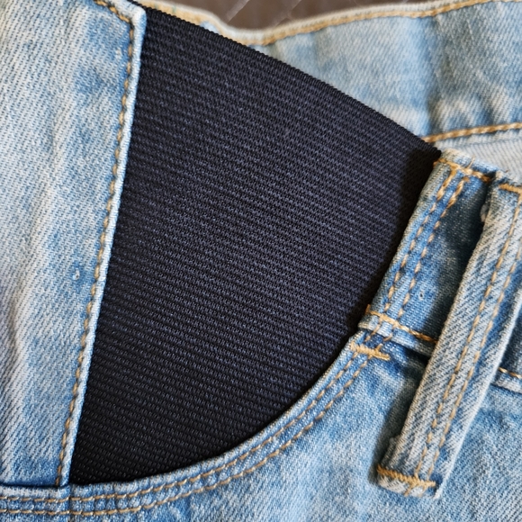 Ingrid & Isabel Maternity Denim Midi Short Expandable Panels Distressed Sz 2/26 - Picture 3 of 12